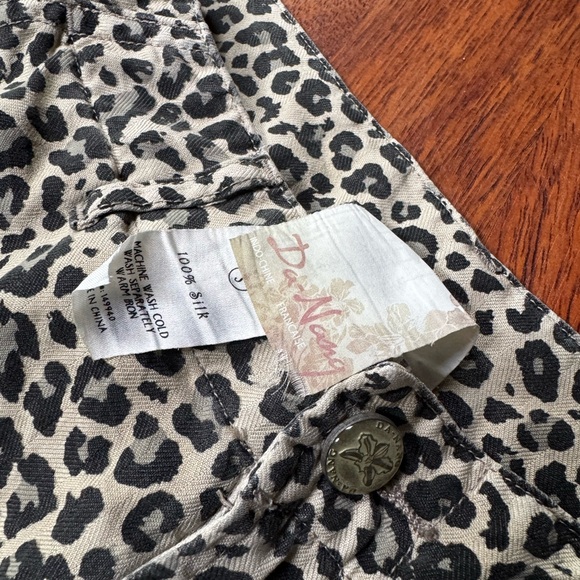 Silk Da Nang leopard print skirt - Picture 3 of 4